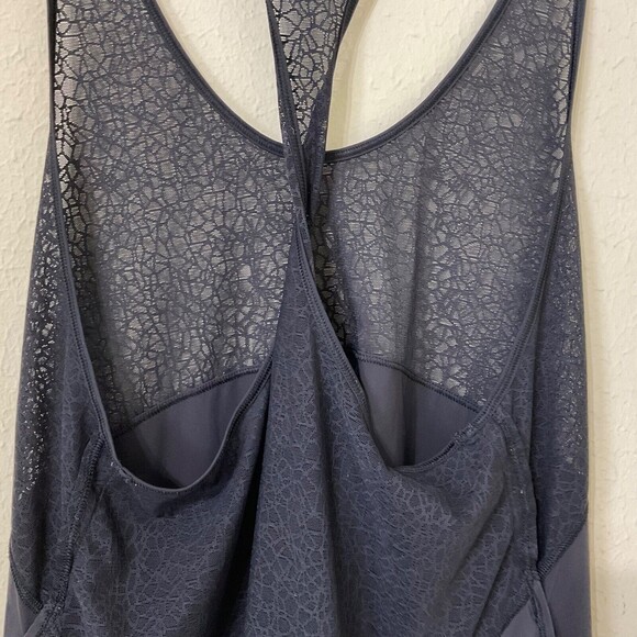 Lululemon Twist And Train Tank Black Side Slits measures to a size small - Picture 10 of 16